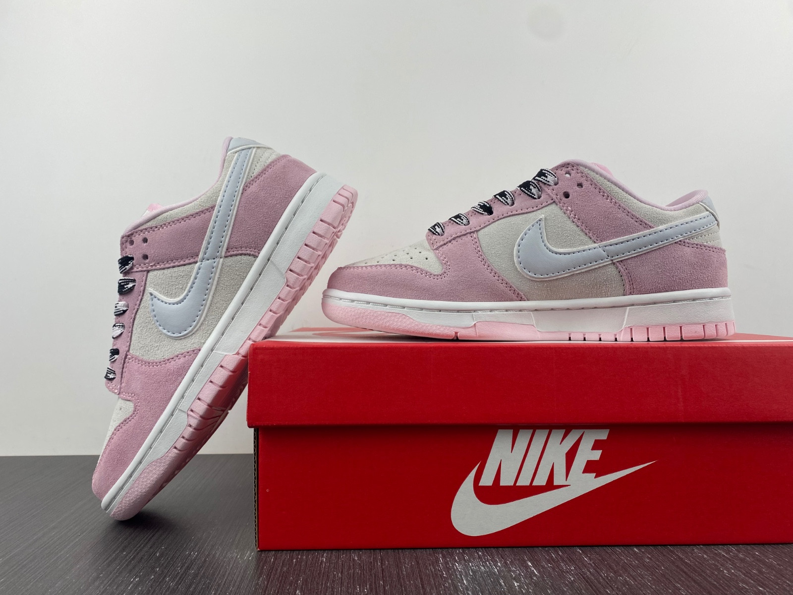 Nike SB Dunk Low LX Pink Foam White Black DV3054-600