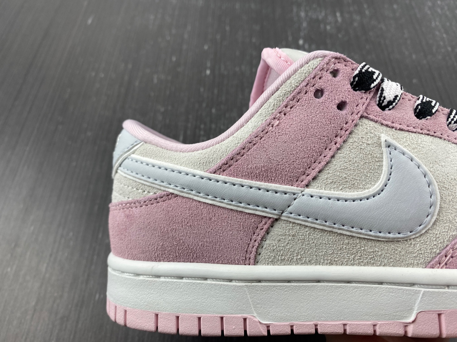 Nike SB Dunk Low LX Pink Foam White Black DV3054-600
