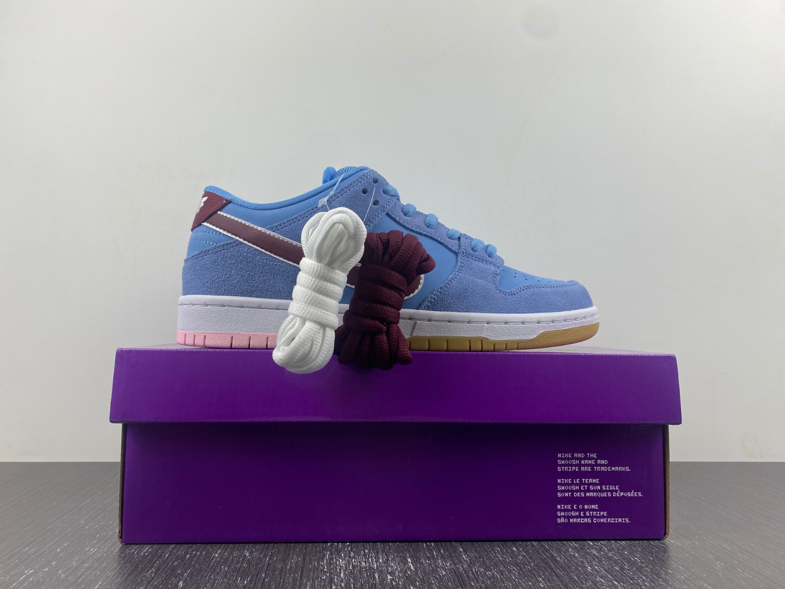 Nike SB Dunk Low Philadelphia Phillies - DQ4040-400