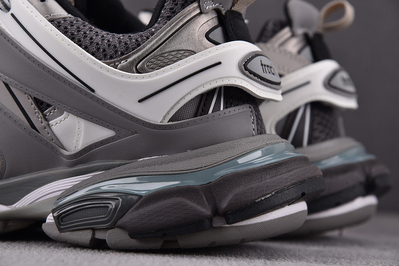 Ba*len*cia*ga track trainer