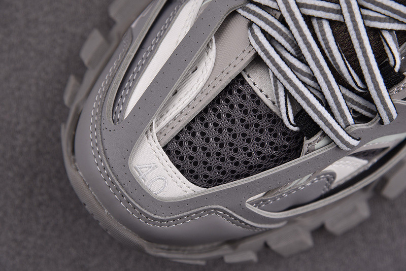 Ba*len*cia*ga track trainer