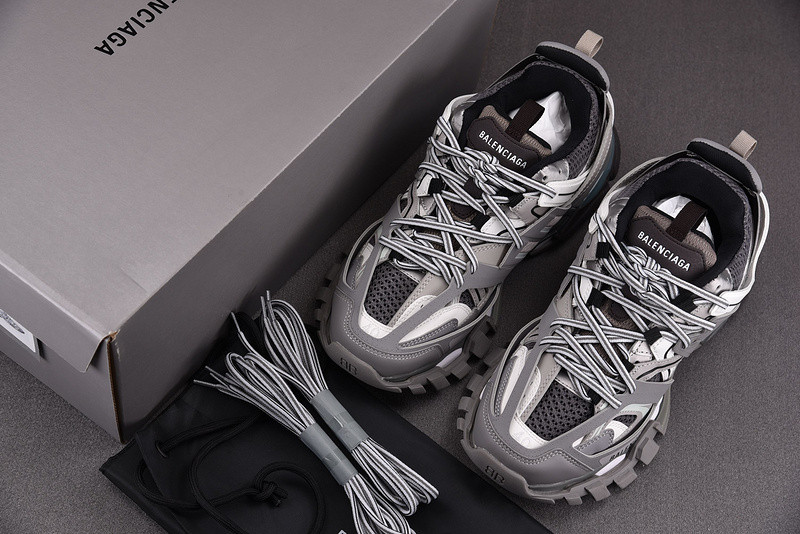 Ba*len*cia*ga track trainer