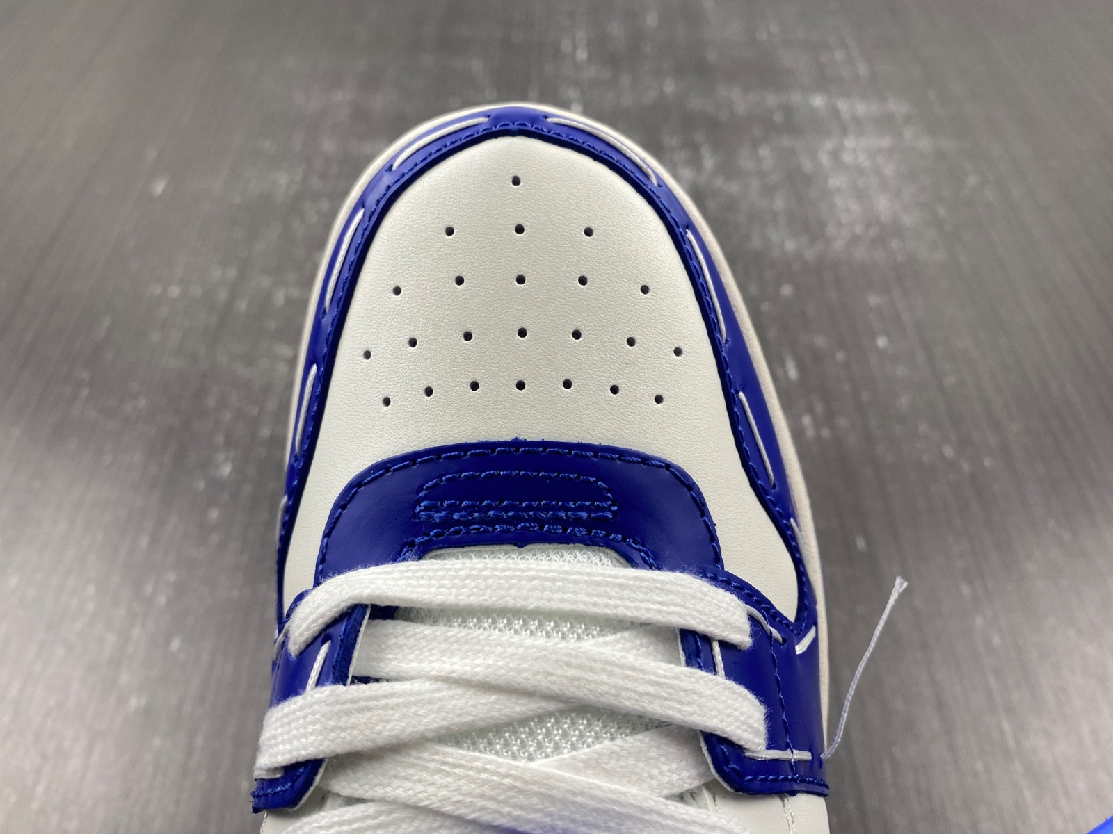 Off-White c/o Virgil Abloh