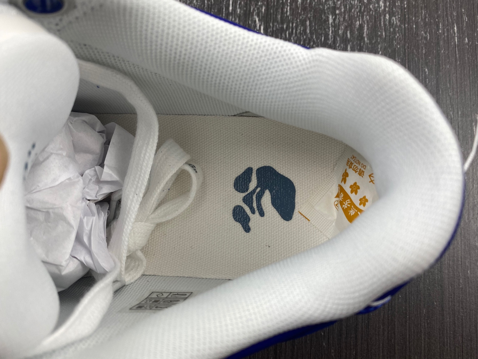 Off-White c/o Virgil Abloh