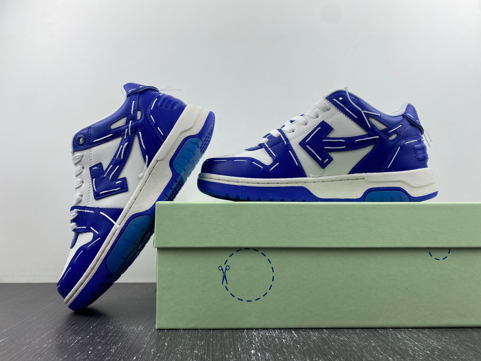 Off-White c/o Virgil Abloh