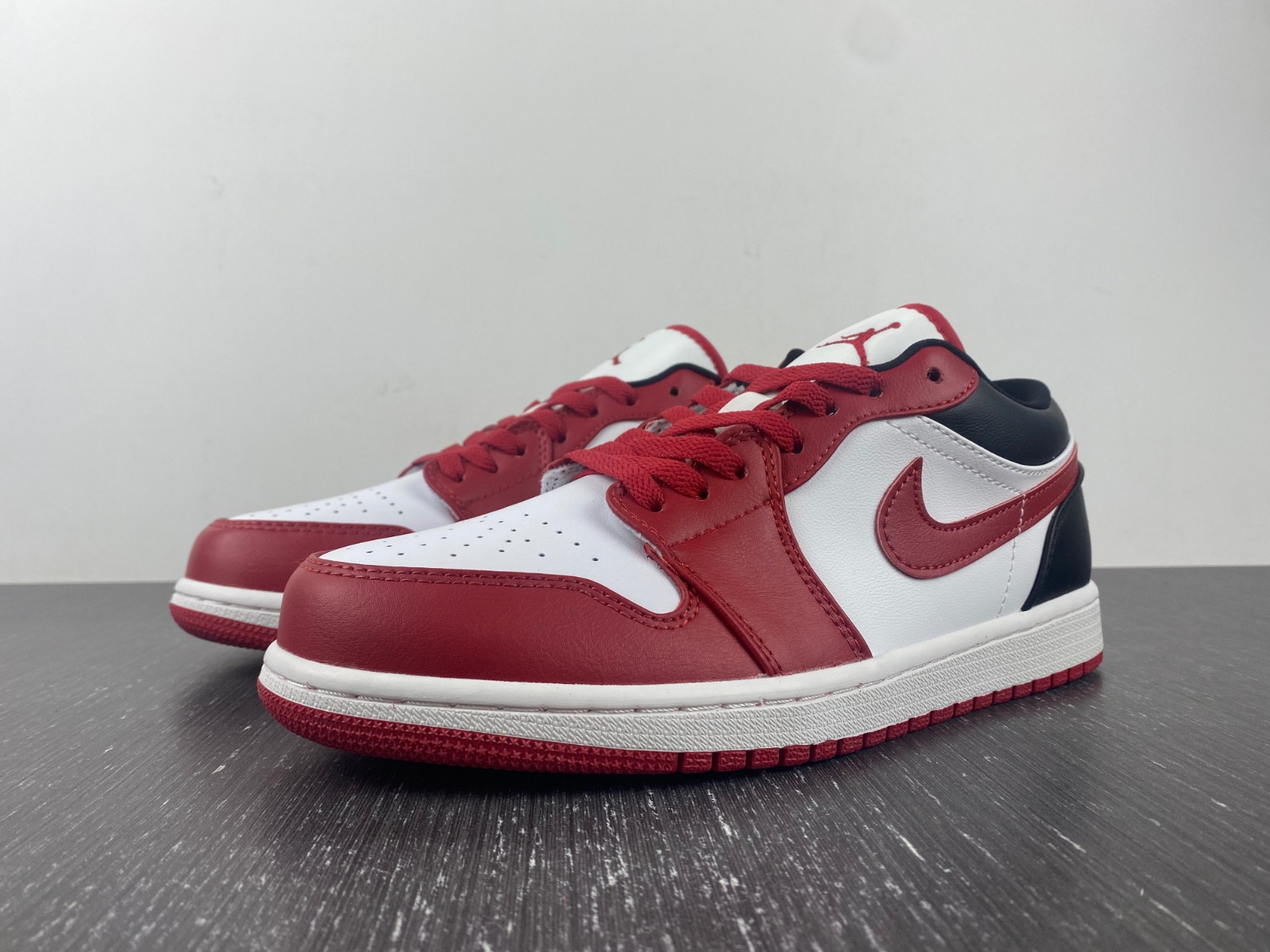 Jordan 1 Low Reverse Black Toe (W) - DC0774-160