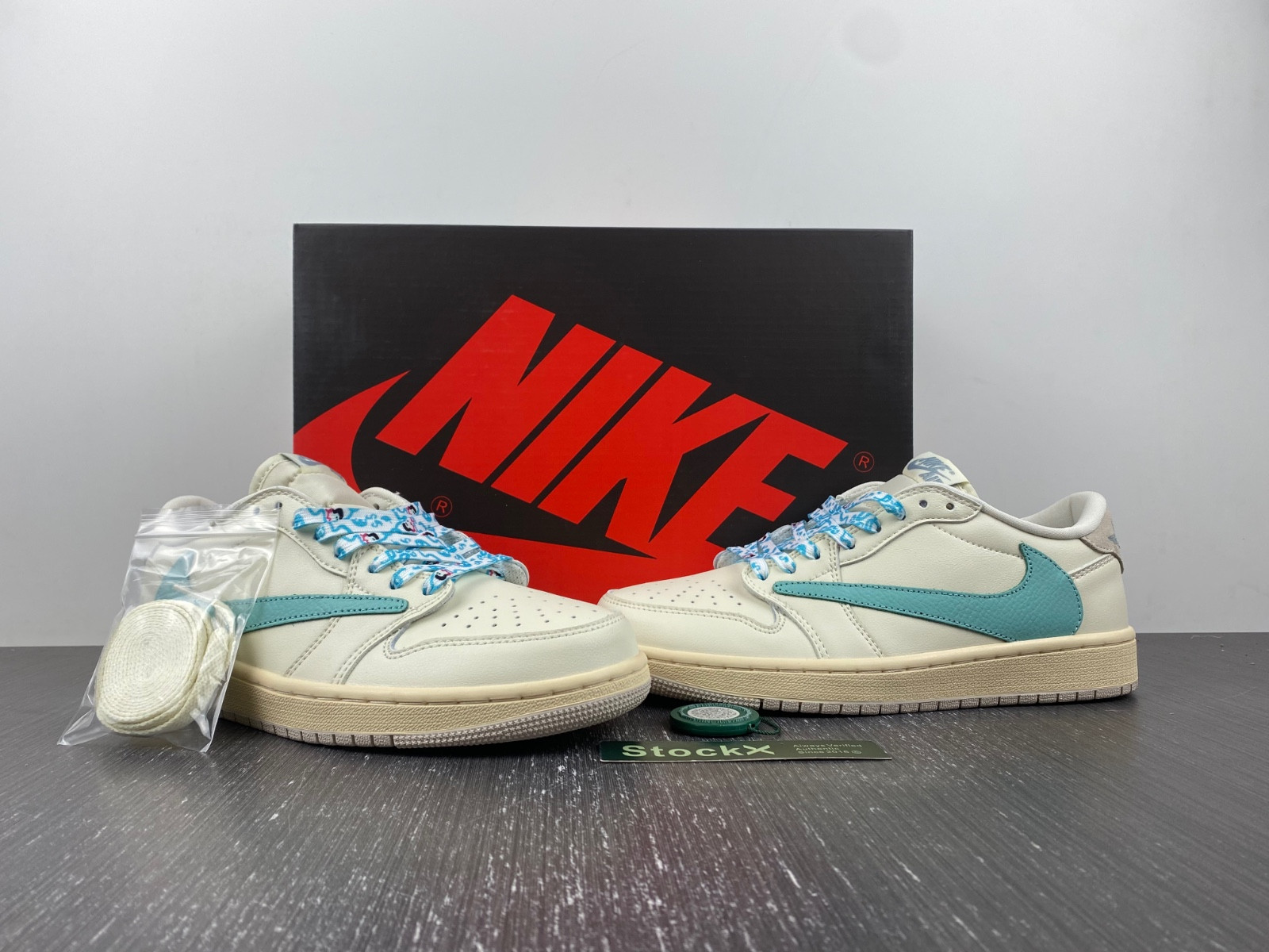 Travis Scott x Air Jordan 1 Low OG DM7866-102