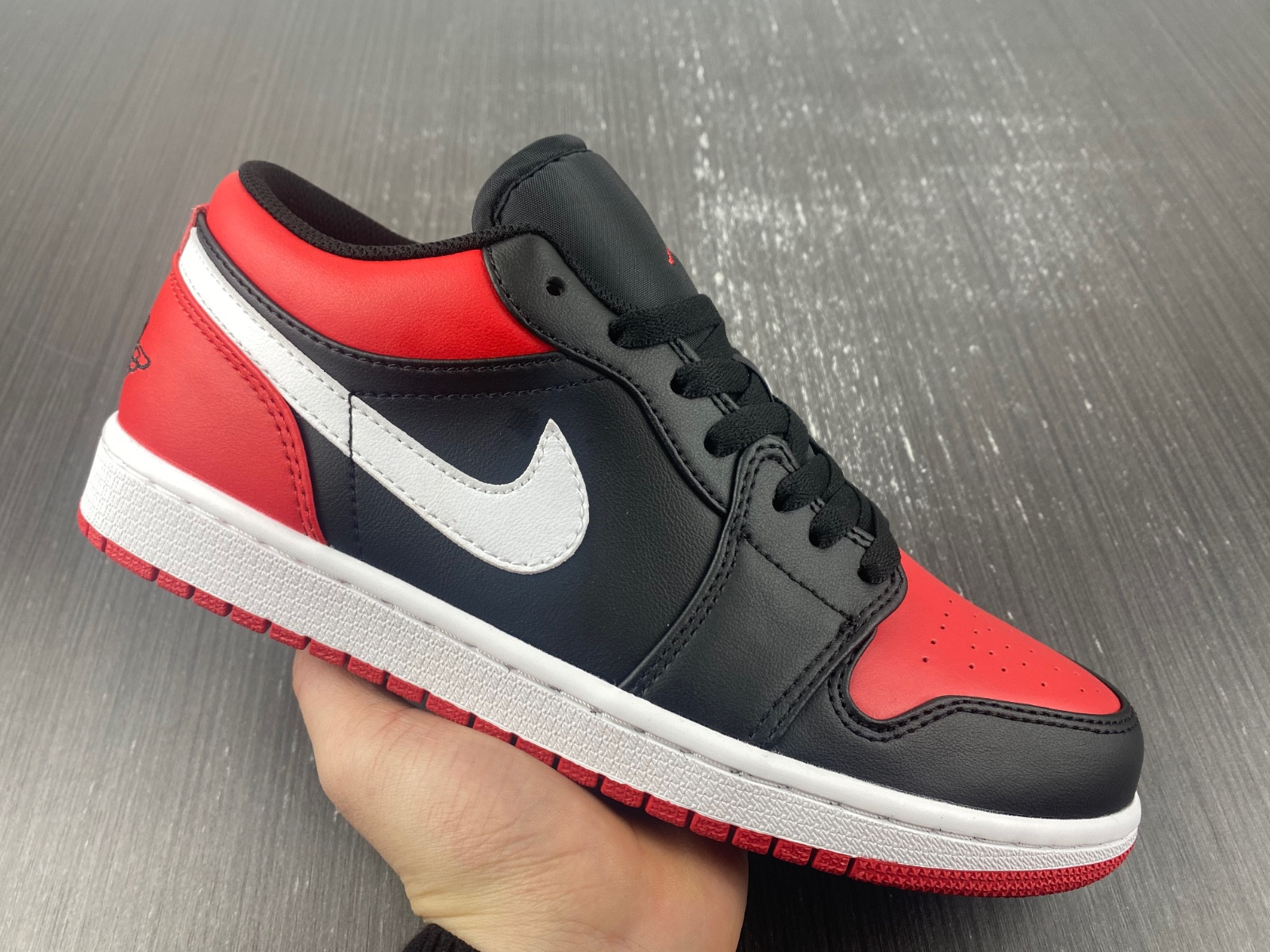 Air Jordan 1 Low "Bred Toe" 553558-066