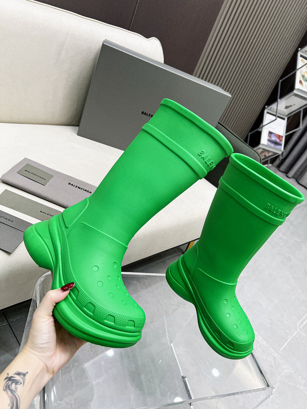 ba*len*cia*ga x Cr*0*s boot green