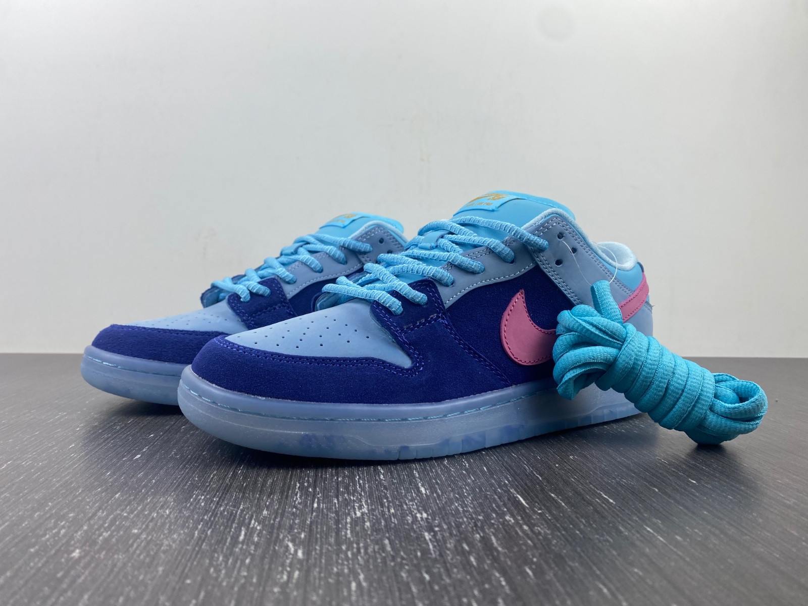 Nike SB Dunk Low Run The Jewels - DO9404-400