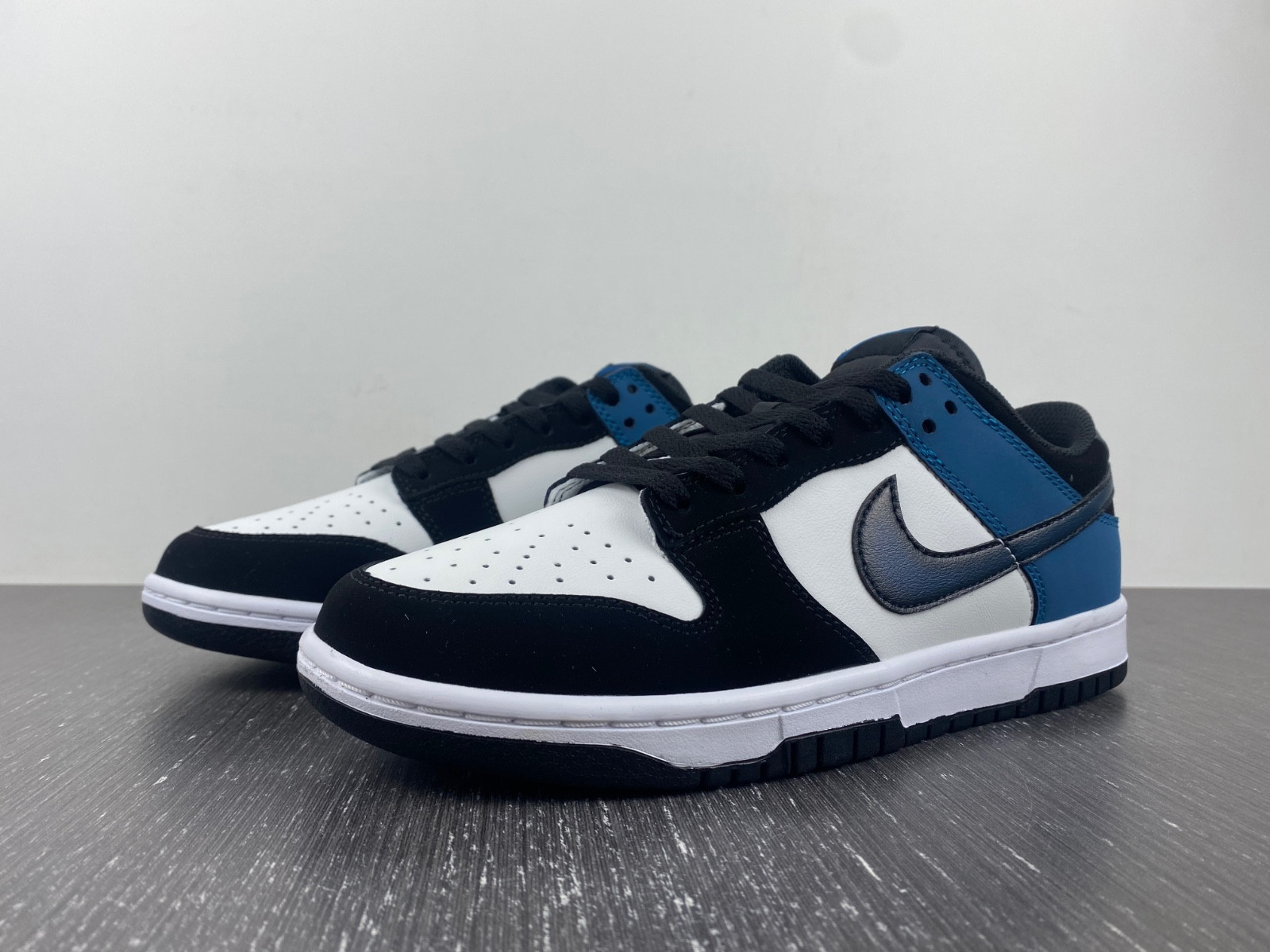 Nike Dunk Low "Black/Teal" FD6923-100