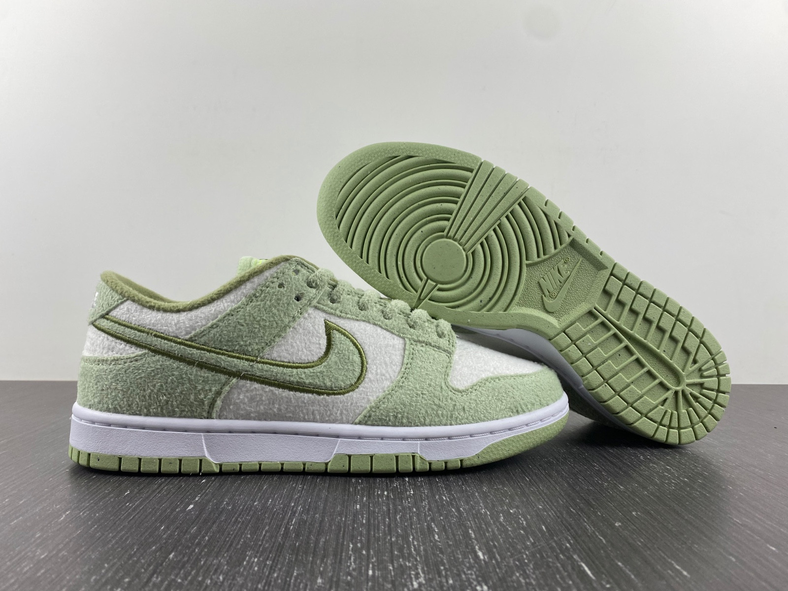 Nike Dunk Low "Fleece Green" DQ7579-300