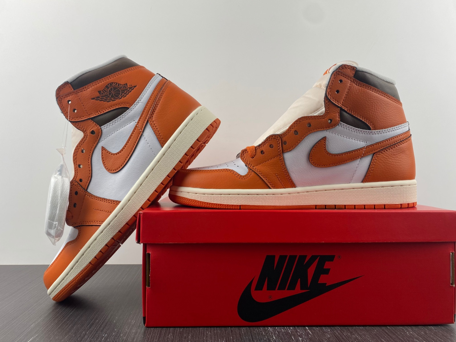 Air Jordan 1 High OG WMNS “Starfish” DO9369-101