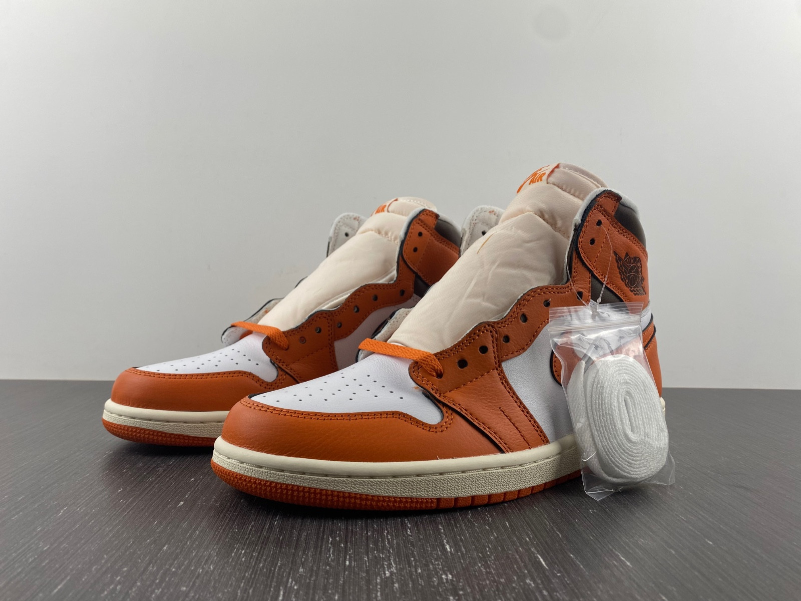 Air Jordan 1 High OG WMNS “Starfish” DO9369-101