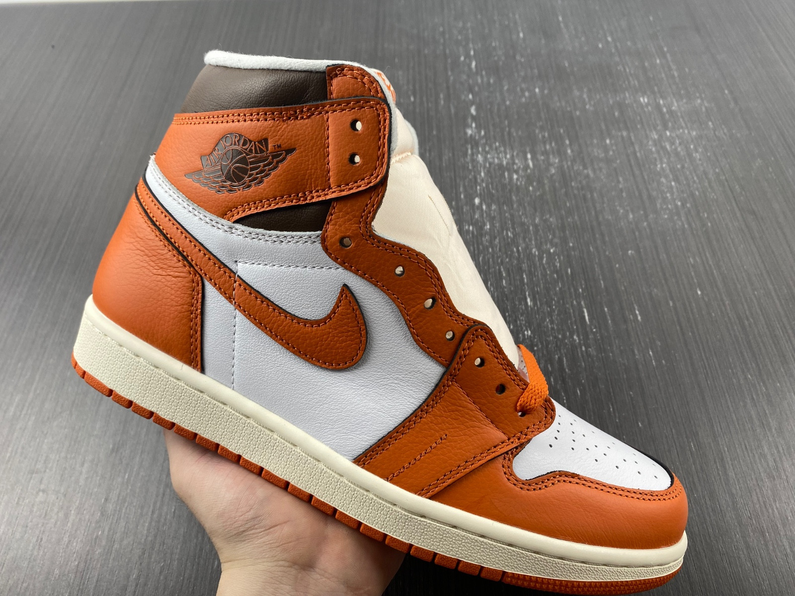 Air Jordan 1 High OG WMNS “Starfish” DO9369-101