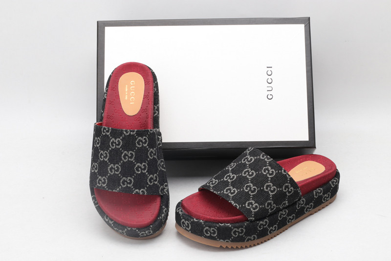 GUC LEATHER SLIDE