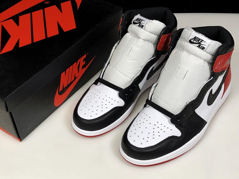 AIR JORDAN 1 BLACK TOE (2016) 555088-125