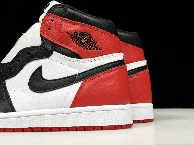 AIR JORDAN 1 BLACK TOE (2016) 555088-125