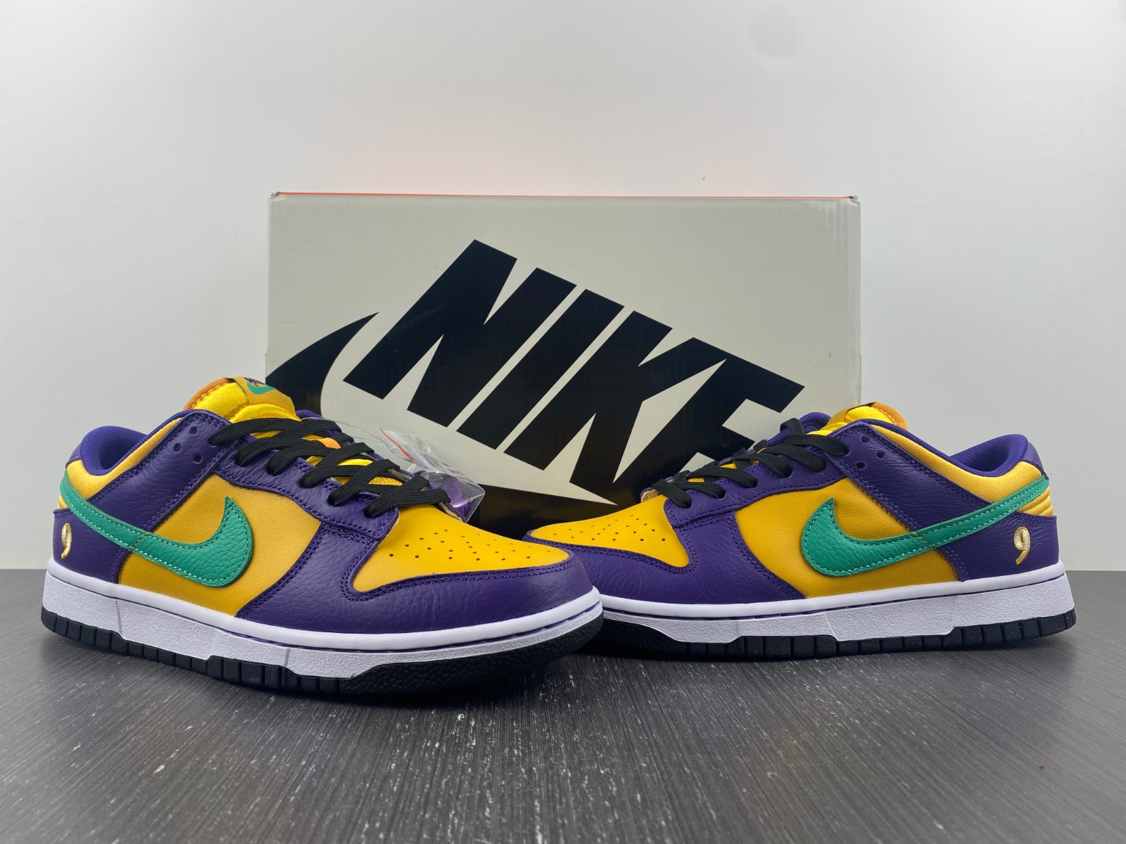 Nike Dunk Low LX Lisa Leslie (W) DO9581-500