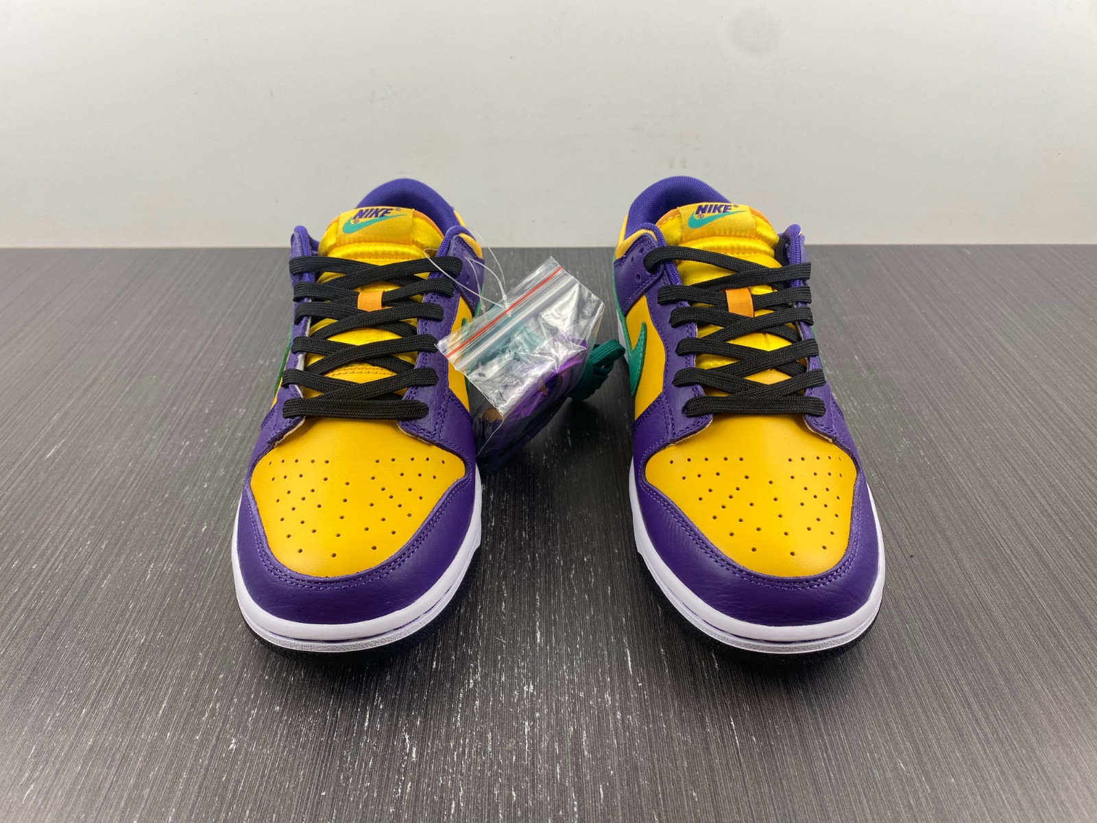 Nike Dunk Low LX Lisa Leslie (W) DO9581-500