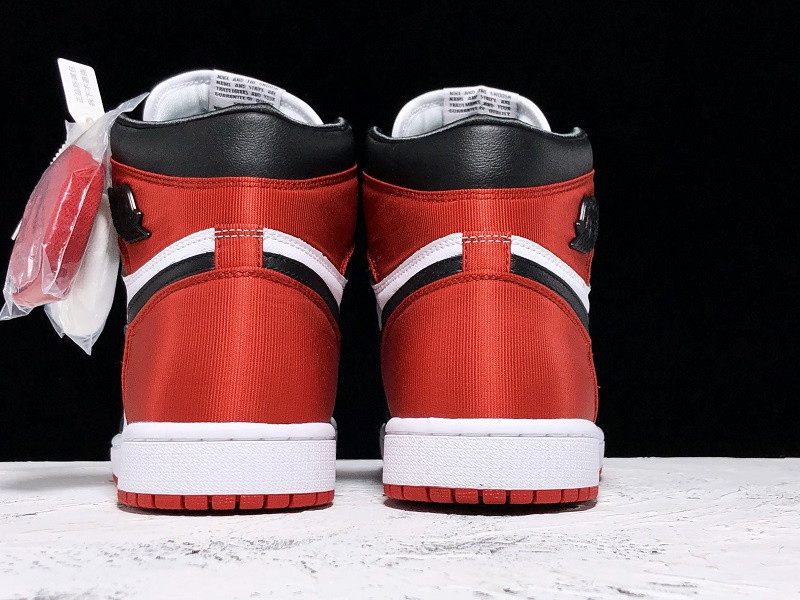 JORDAN 1 RETRO HIGH SATIN BLACK TOE CD0461-016