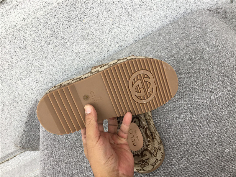 GUC LEATHER SLIDE