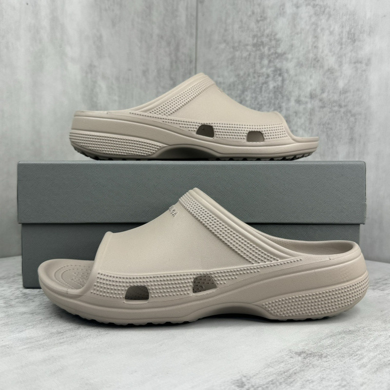 BALENCIAGA SLIDES
