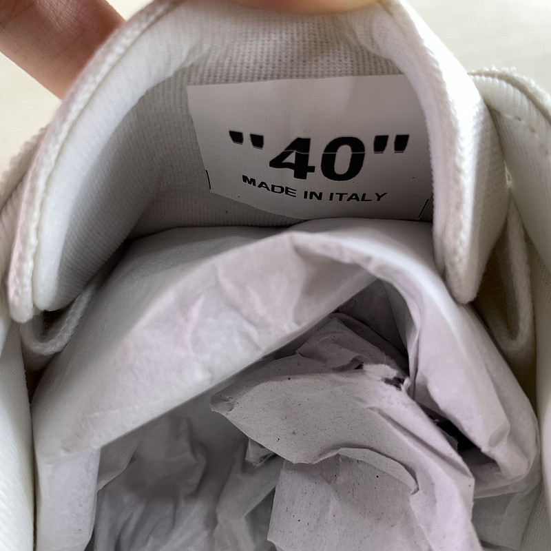 Off-White c/o Virgil Abloh