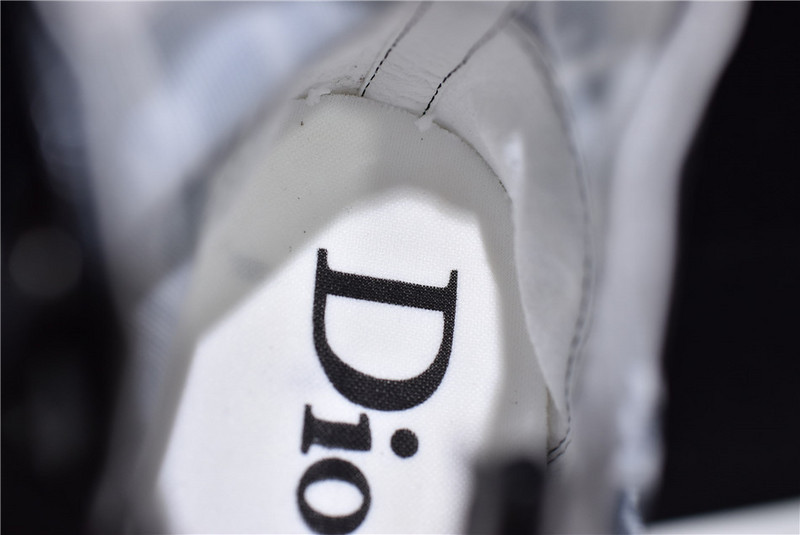 D B23 HIGH-TOP SNEAKERS