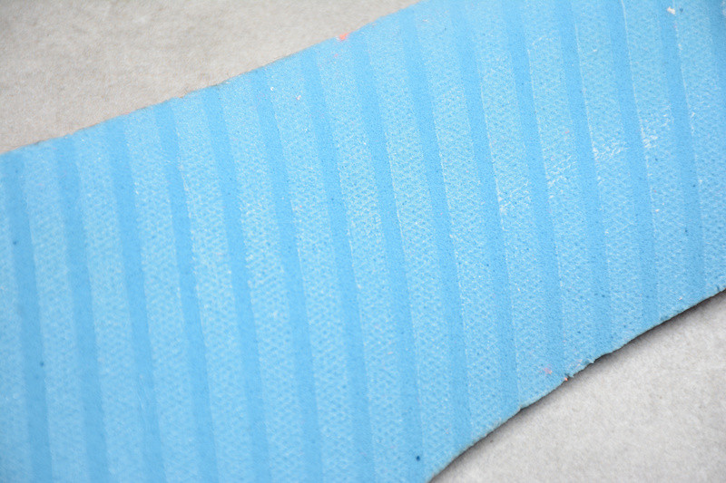 AIR JORDAN 1 RETRO HIGH NEUTRAL GREY HYPER CRIMSON 555088-018