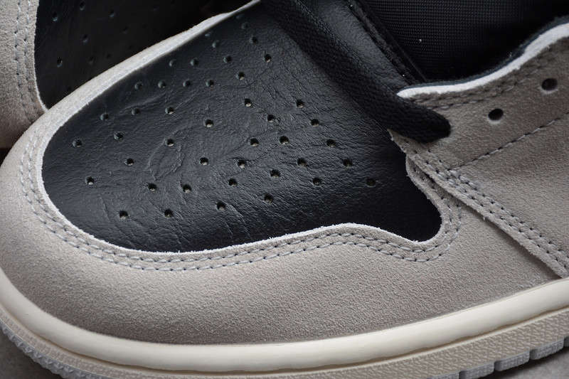 AIR JORDAN 1 RETRO HIGH NEUTRAL GREY HYPER CRIMSON 555088-018