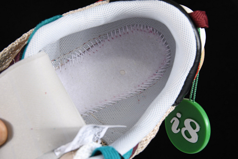 Sacai X NIKe regasus vaporrly SP BV0073-102