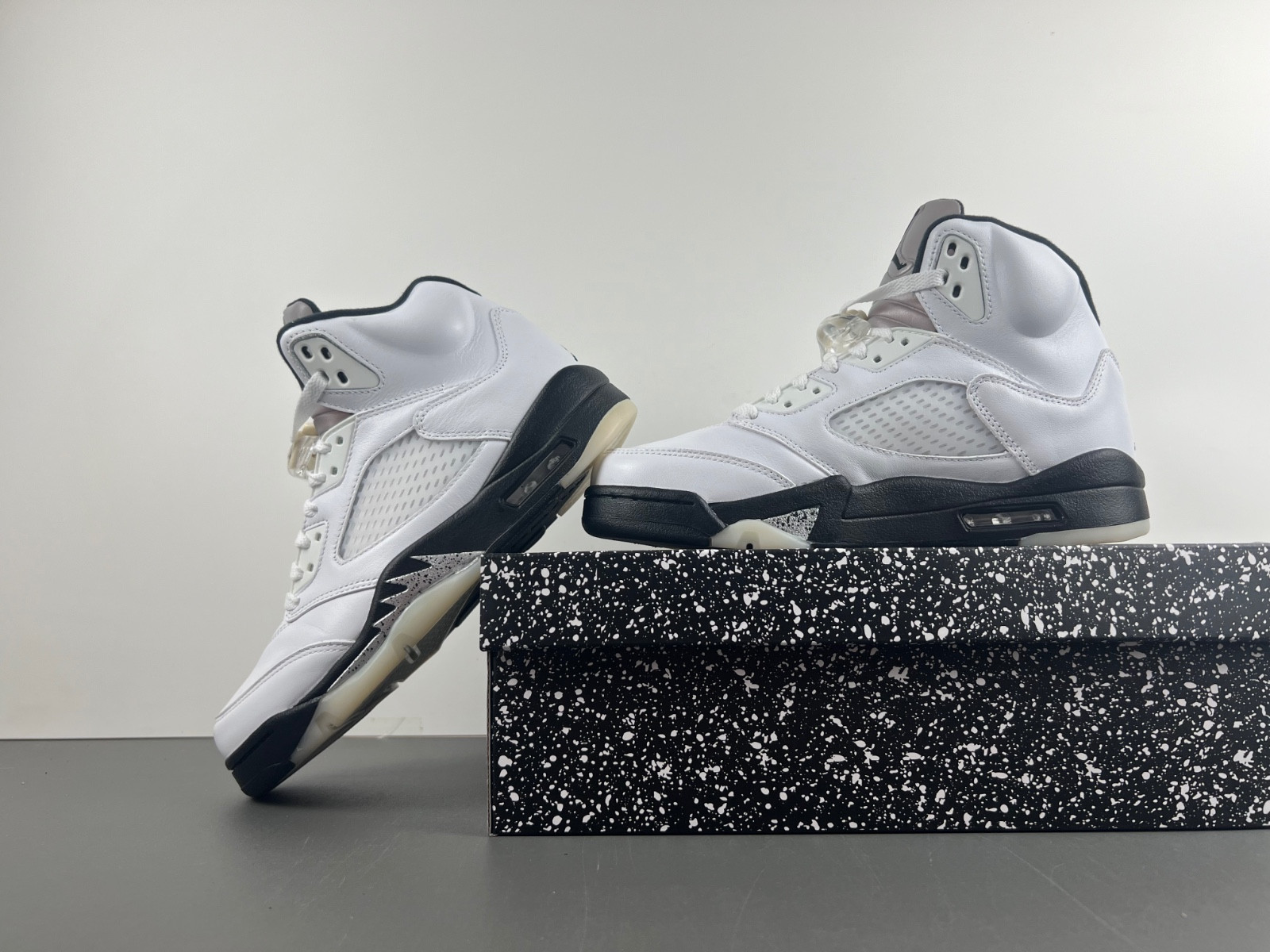 Air Jordan 5 "White/Black" DD0587-110