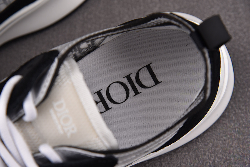 D10r B25 Oblique Runner Sneaker