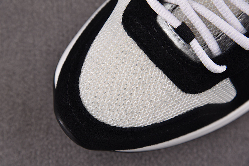 D10r B25 Oblique Runner Sneaker