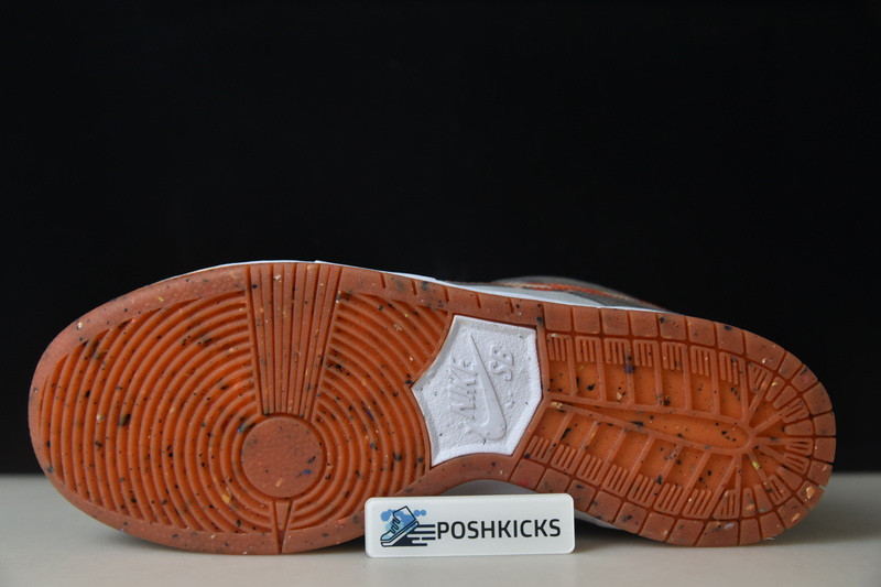 Crushed D.C. x Nike SB Dunk Low DH7782-001