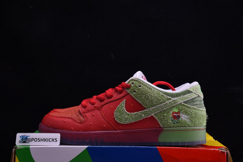 Nike SB Dunk Low Strawberry Cough CW7903-601