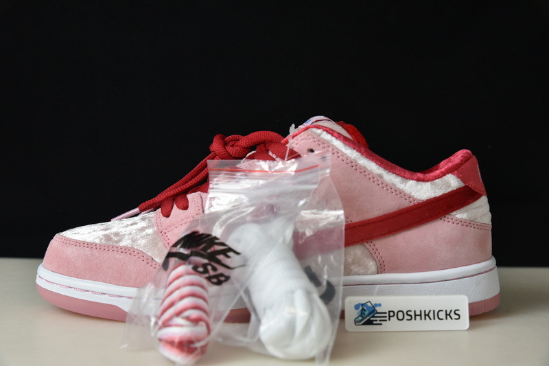 Nike SB Dunk Low StrangeLove Skateboards CT2552-800