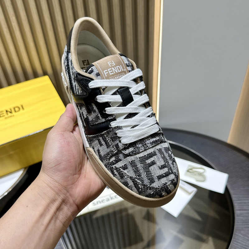 FENDI SNEAKERS