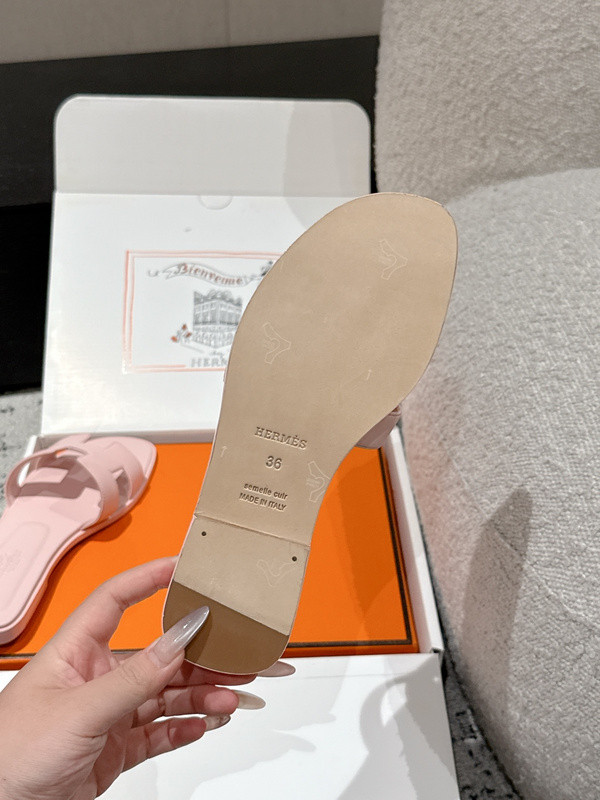 H*rmes Sandals