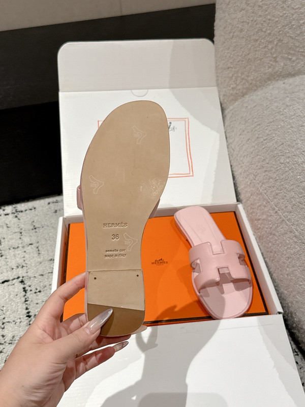 H*rmes Sandals