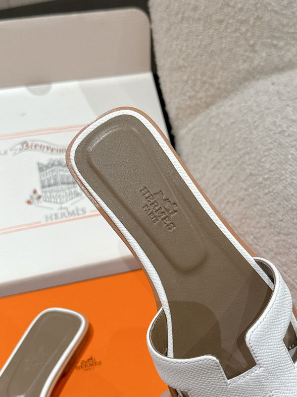 H*rmes Sandals