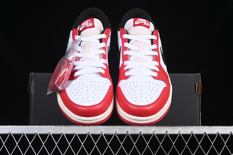Air Jordan 1 Low OG "Chicago" HQ6998-600