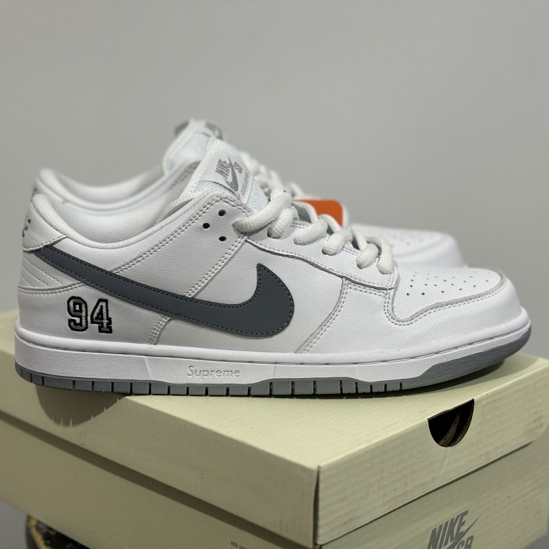 Suprem* x Nike SB Dunk Low White / Metallic Silver-White HQ8487-100
