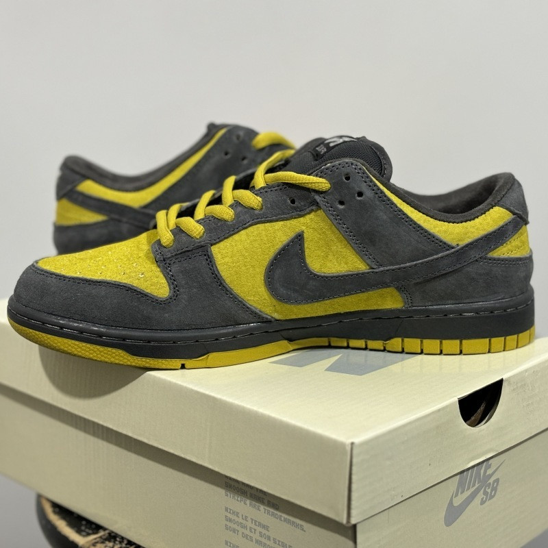 Suprem* x Nike SB Dunk Low Camper Green HQ8487-300