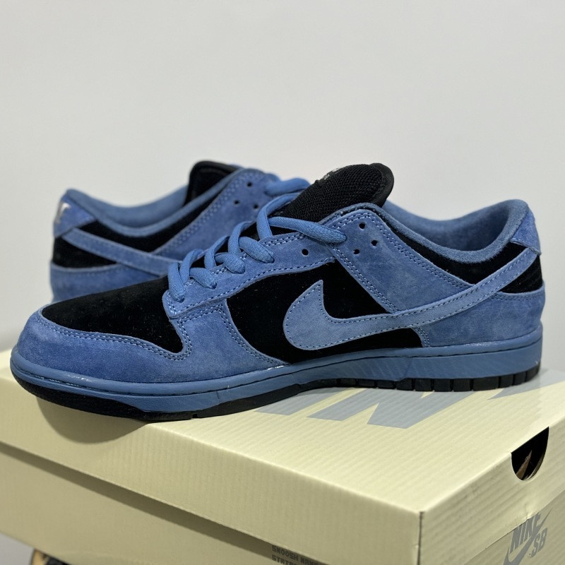 Suprem* x Nike SB Dunk Low Ocean Fog HQ8487-400