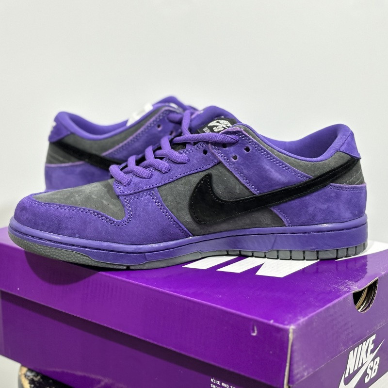 Suprem* x Nike SB Dunk Low OG QS "Ink" HQ8487-500