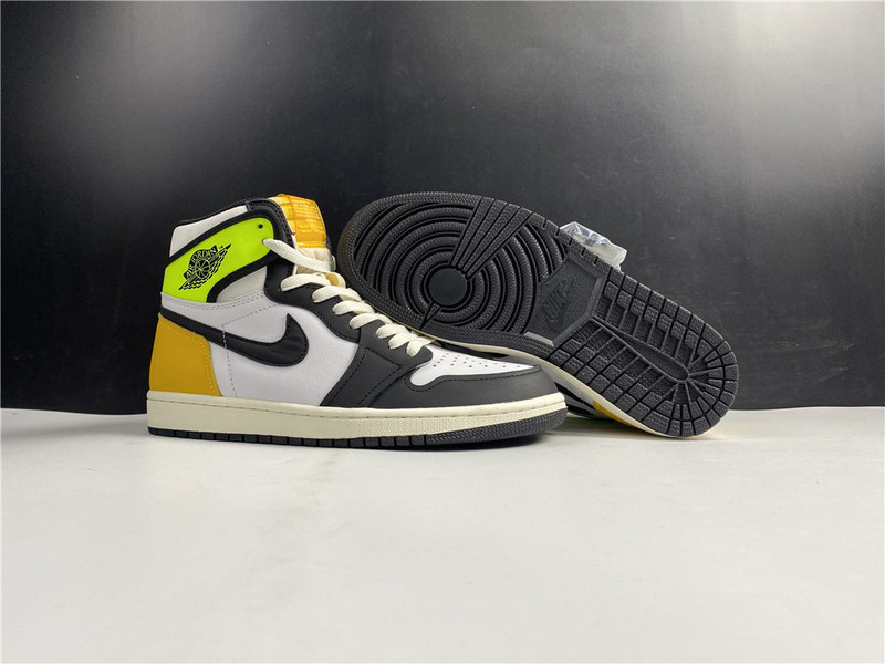 Air Jordan 1 High OG “University Gold” 555088-118