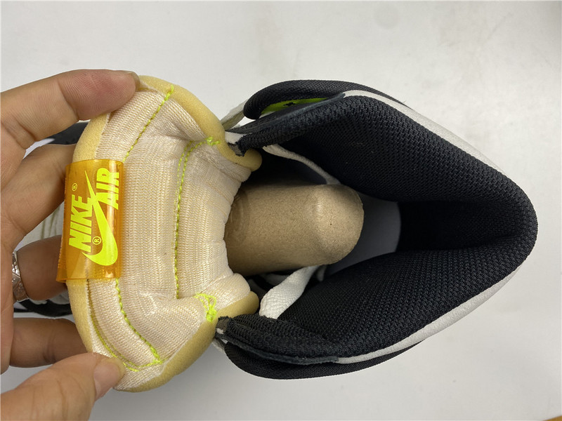 Air Jordan 1 High OG “University Gold” 555088-118