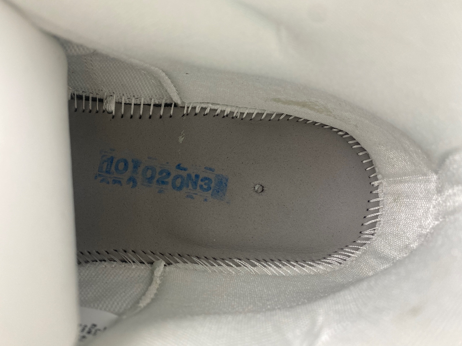 Air Jordan 11 WMNS "Neapolitan" AR0715-101